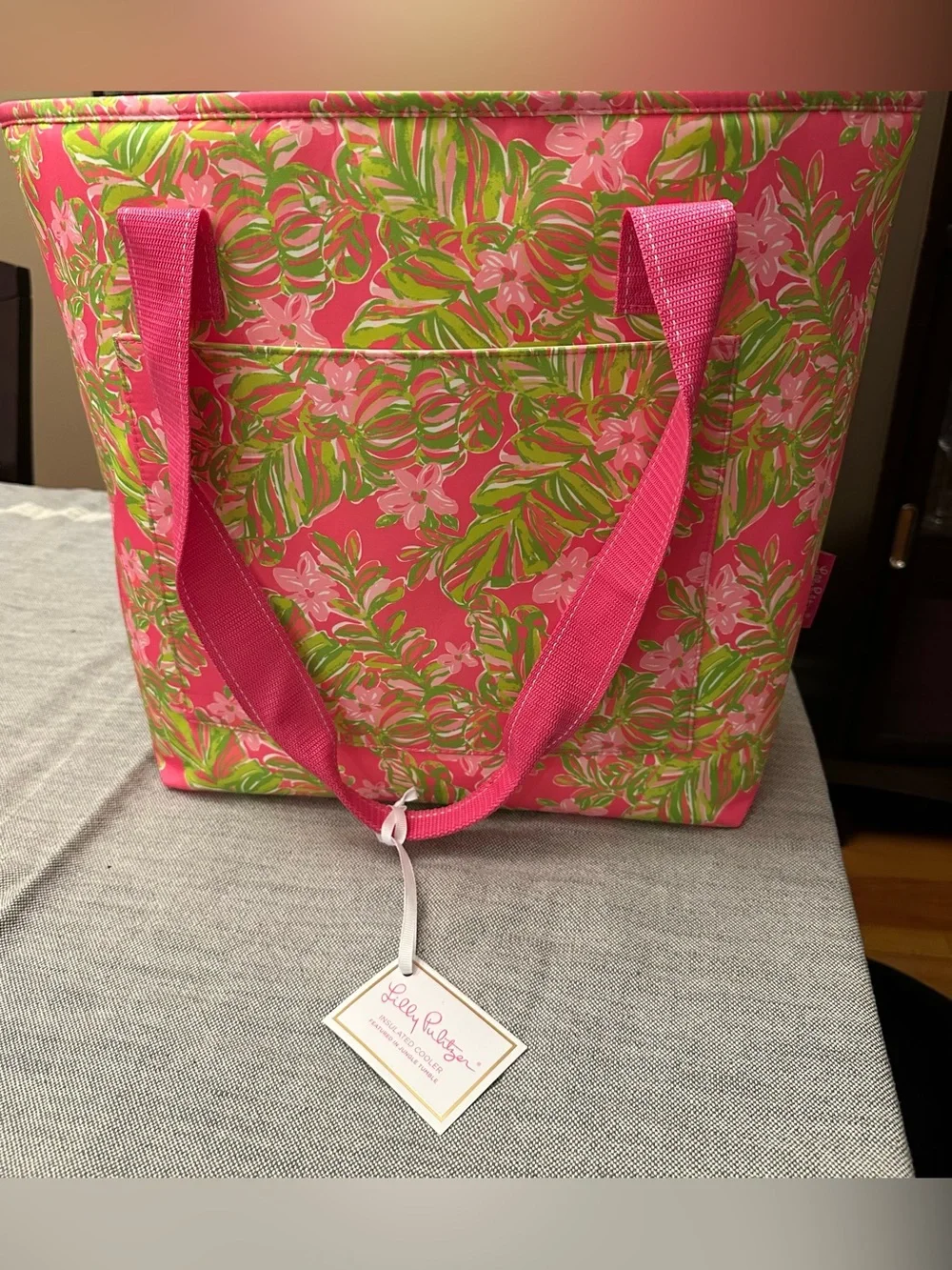 BNWT-Lg Lilly Pulitzer Pink Tropical insulated cooler Tote Bag w/zipper &pocket